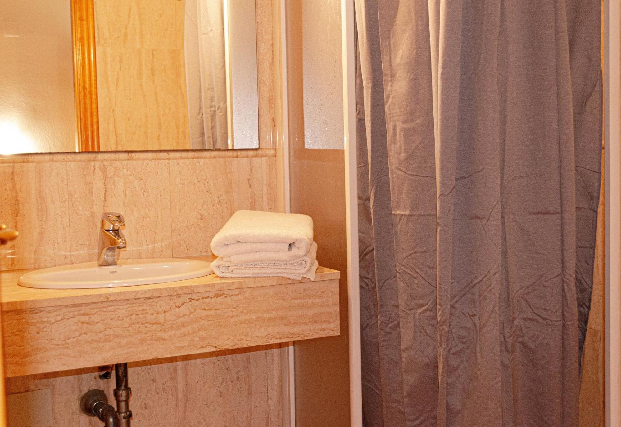 Hostal Gran Via Levante Τορεβιέχα Εξωτερικό φωτογραφία